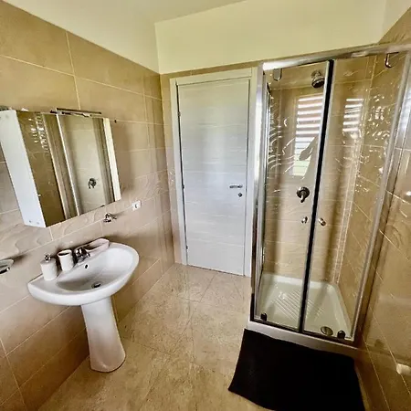 La Rondine Apartment *